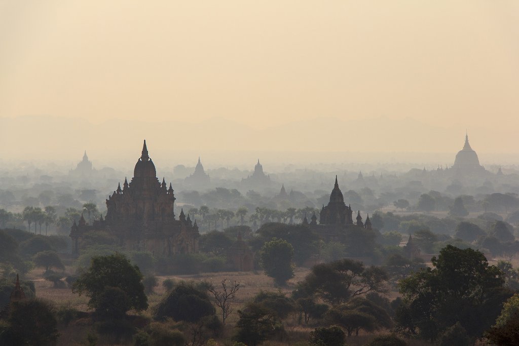 03-Bagan at sunrise.jpg